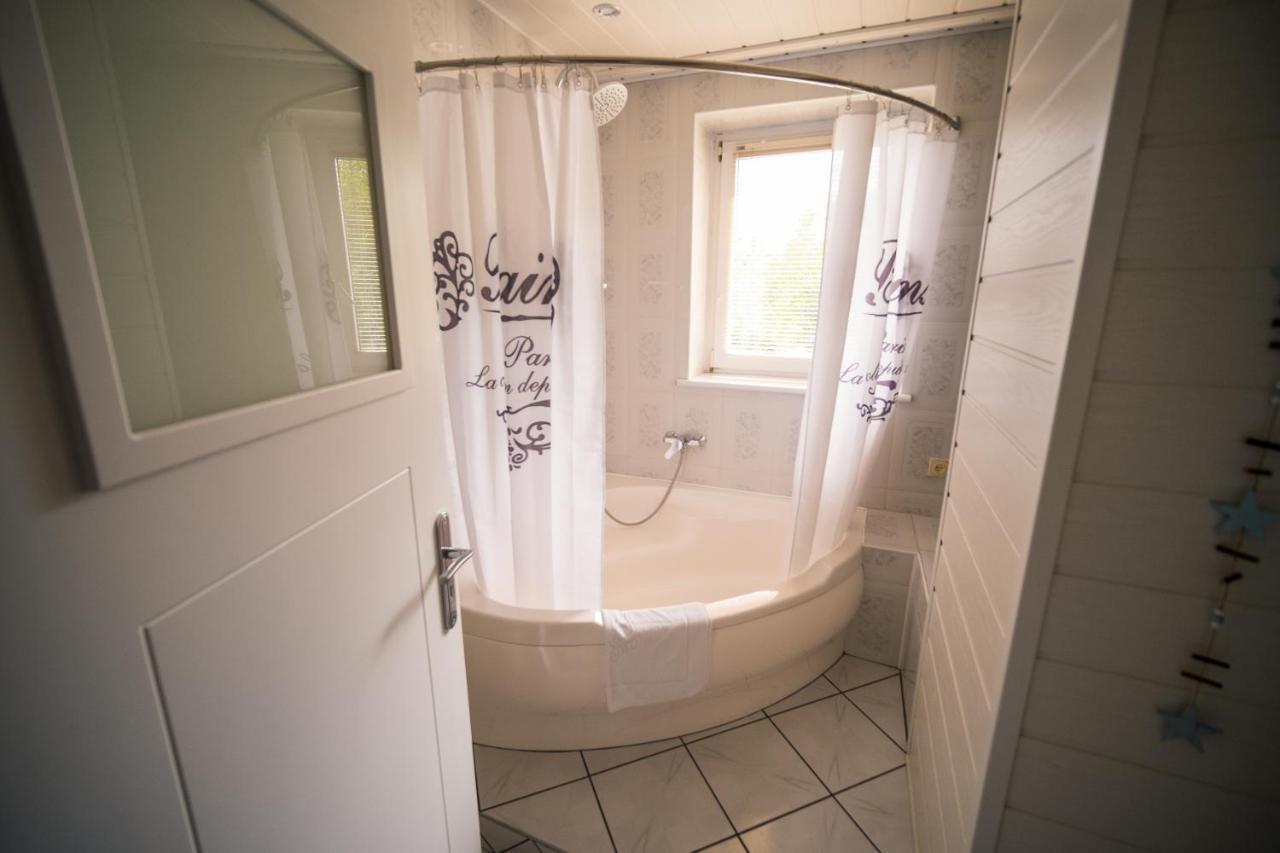 Dom Na Wzgorzu Z Widokiem Na Jezioro Z Balia I Sauna Lipnica  Kültér fotó